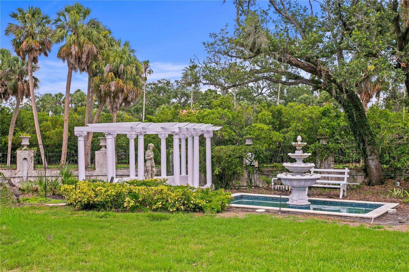 BEACH PARK - Land