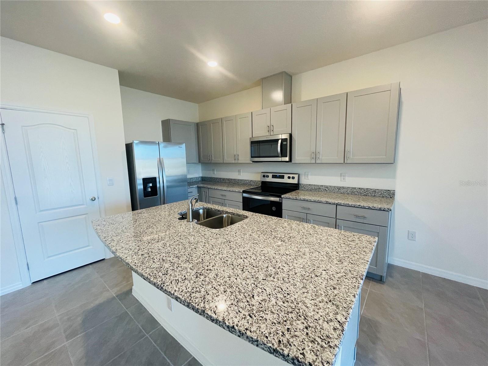 1371 ISLETA LOOP