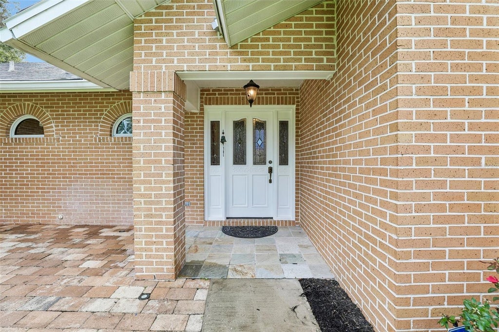 Photo of 7273 Chesterhill Cir, Mount Dora, FL 32757 (MLS # O6452966)