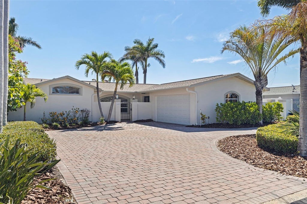 Photo of 11225 4th Street E, Treasure Island, FL 33706 (MLS # TB8545312)