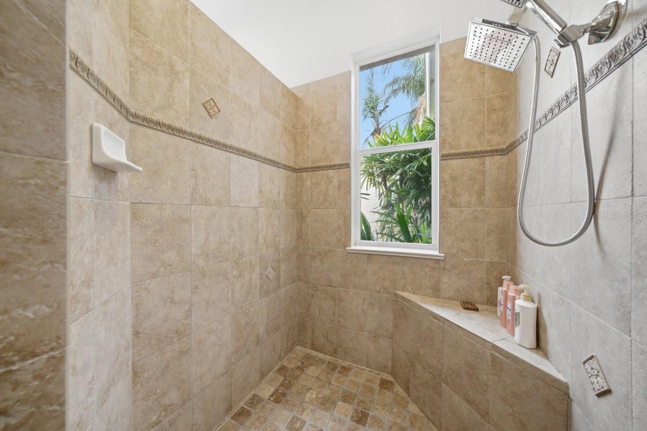 SILVERTHORN PH 2A LOT 15 - Residential