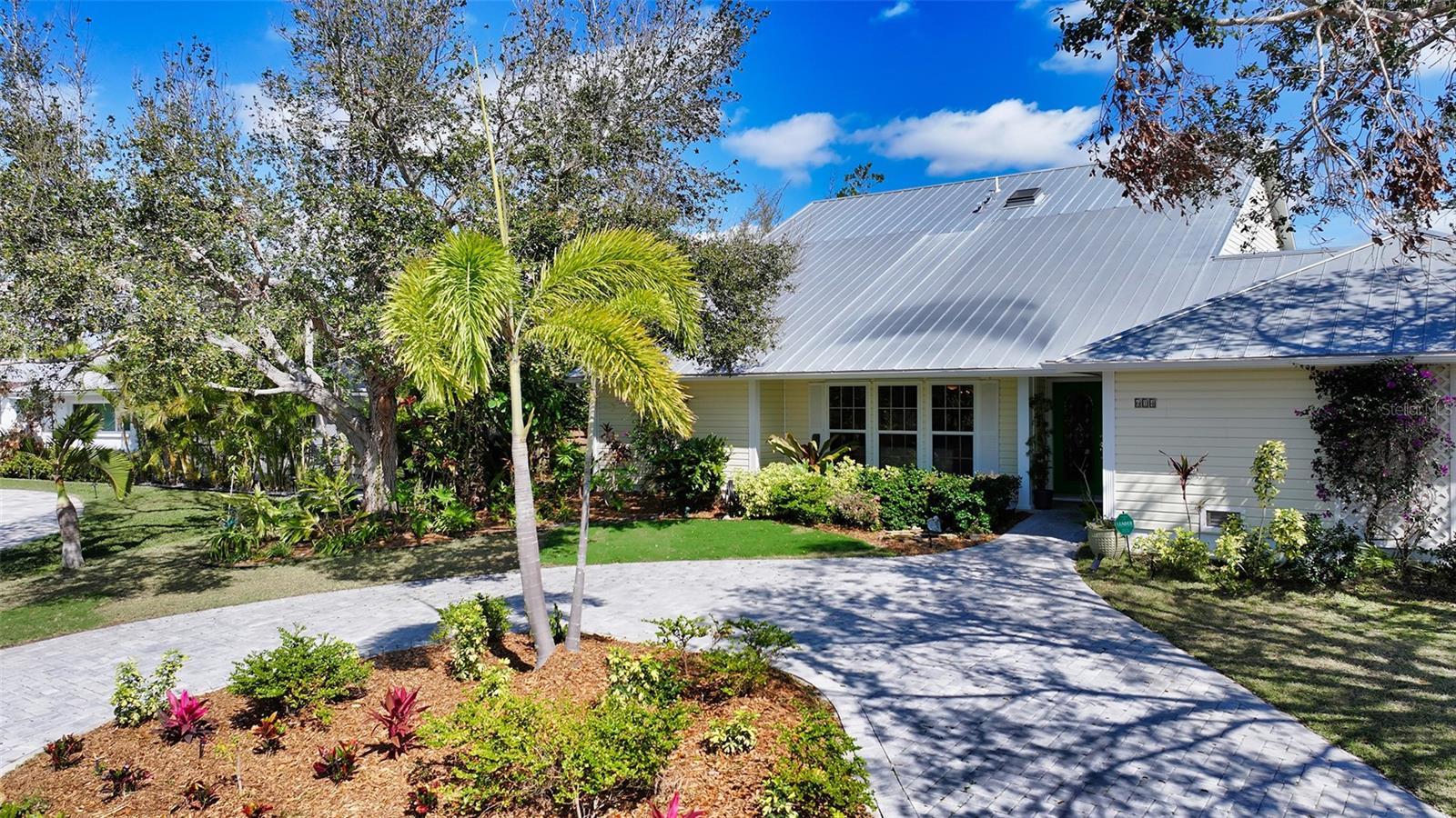 614 TROPICAL CIRCLE