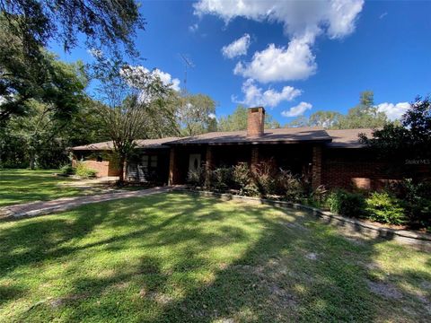 A home in LADY LAKE