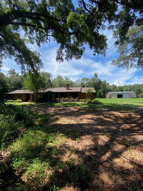 A home in LADY LAKE