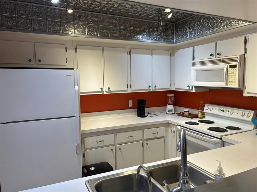 PEBBLE SPRINGS - Residential Lease