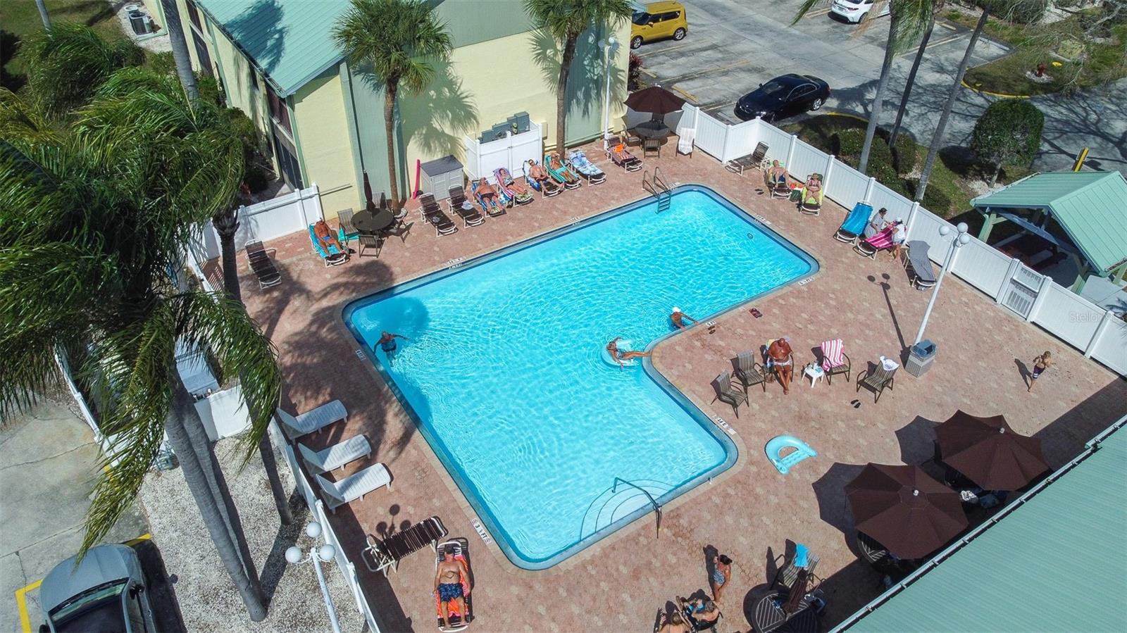 WILLOWS THE CONDO - Residential