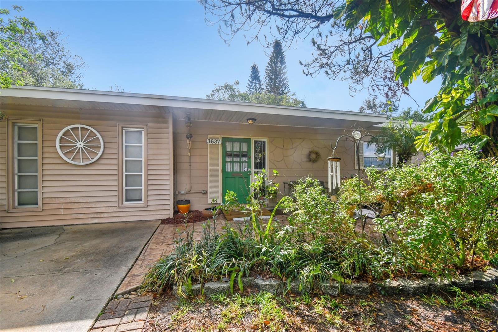 MILES PINES - Residential