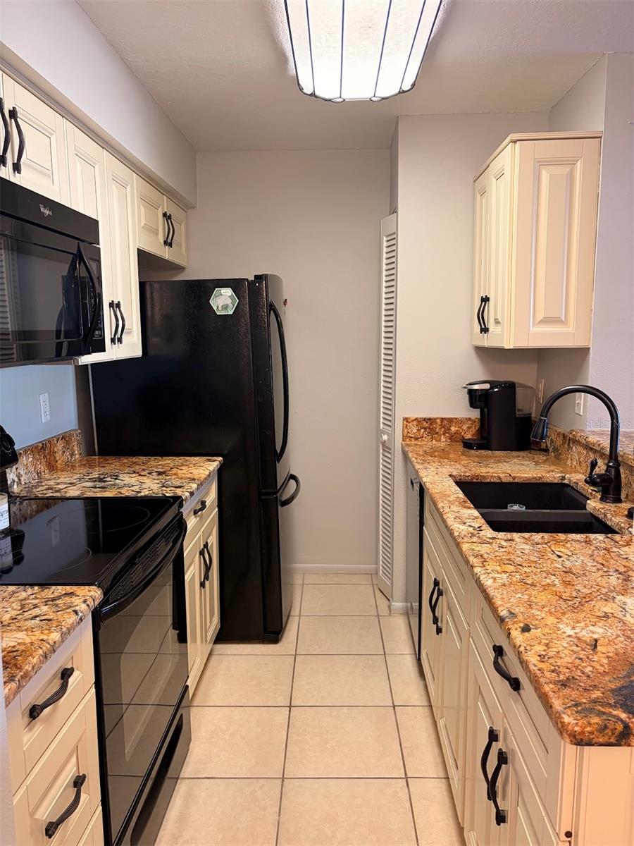 2067 HUNTERS GLEN DRIVE 313