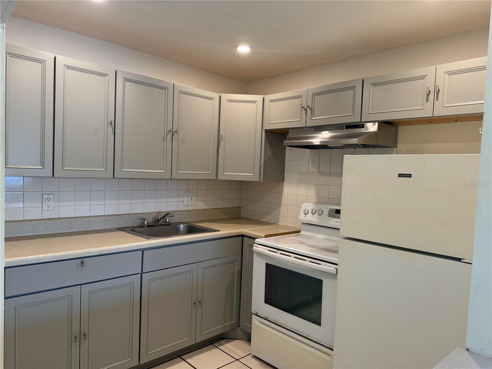 2501 HARN BOULEVARD H20