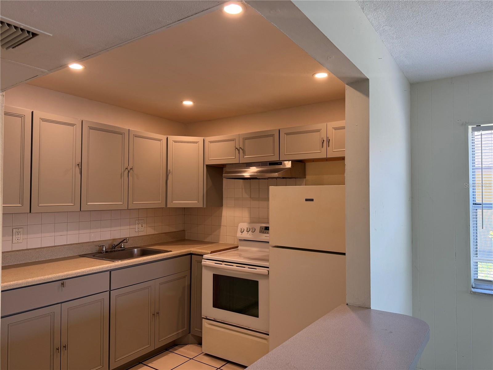 2501 HARN BOULEVARD H20