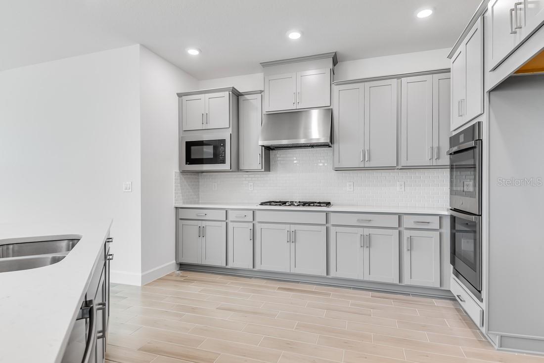 668 JUNONIA BOULEVARD