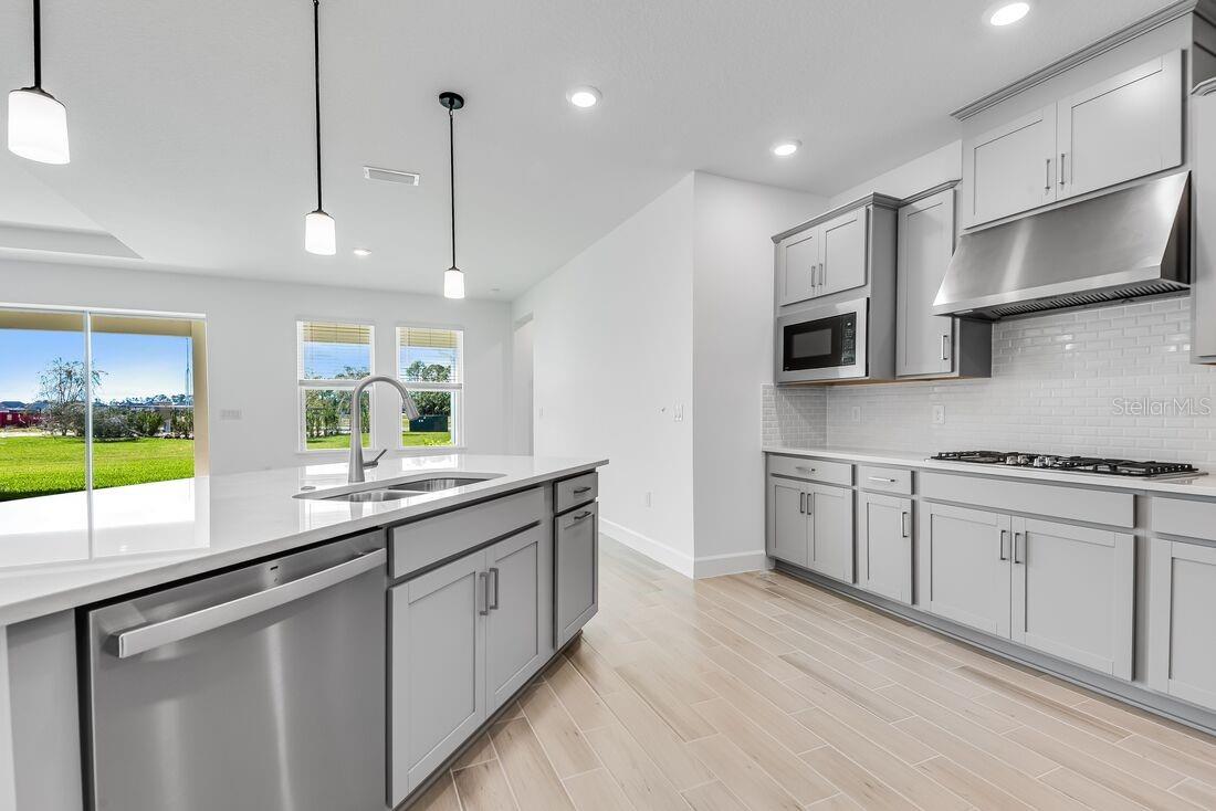 668 JUNONIA BOULEVARD