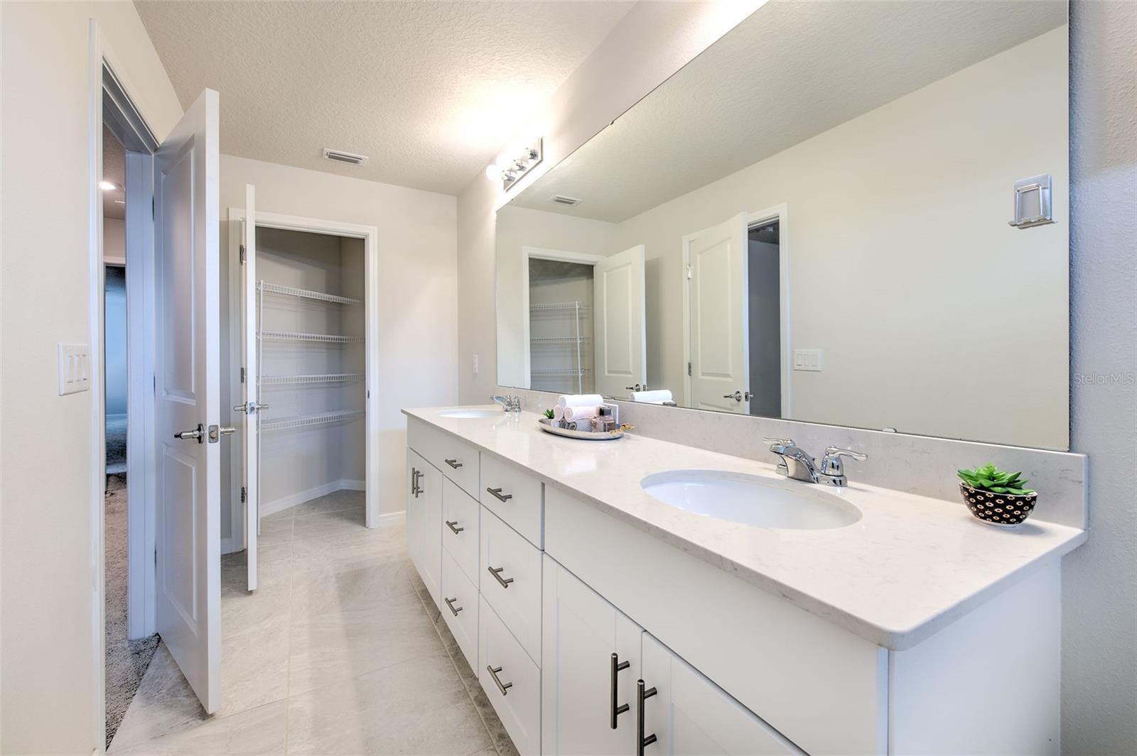 OAKSTEAD TWNHMS - Residential