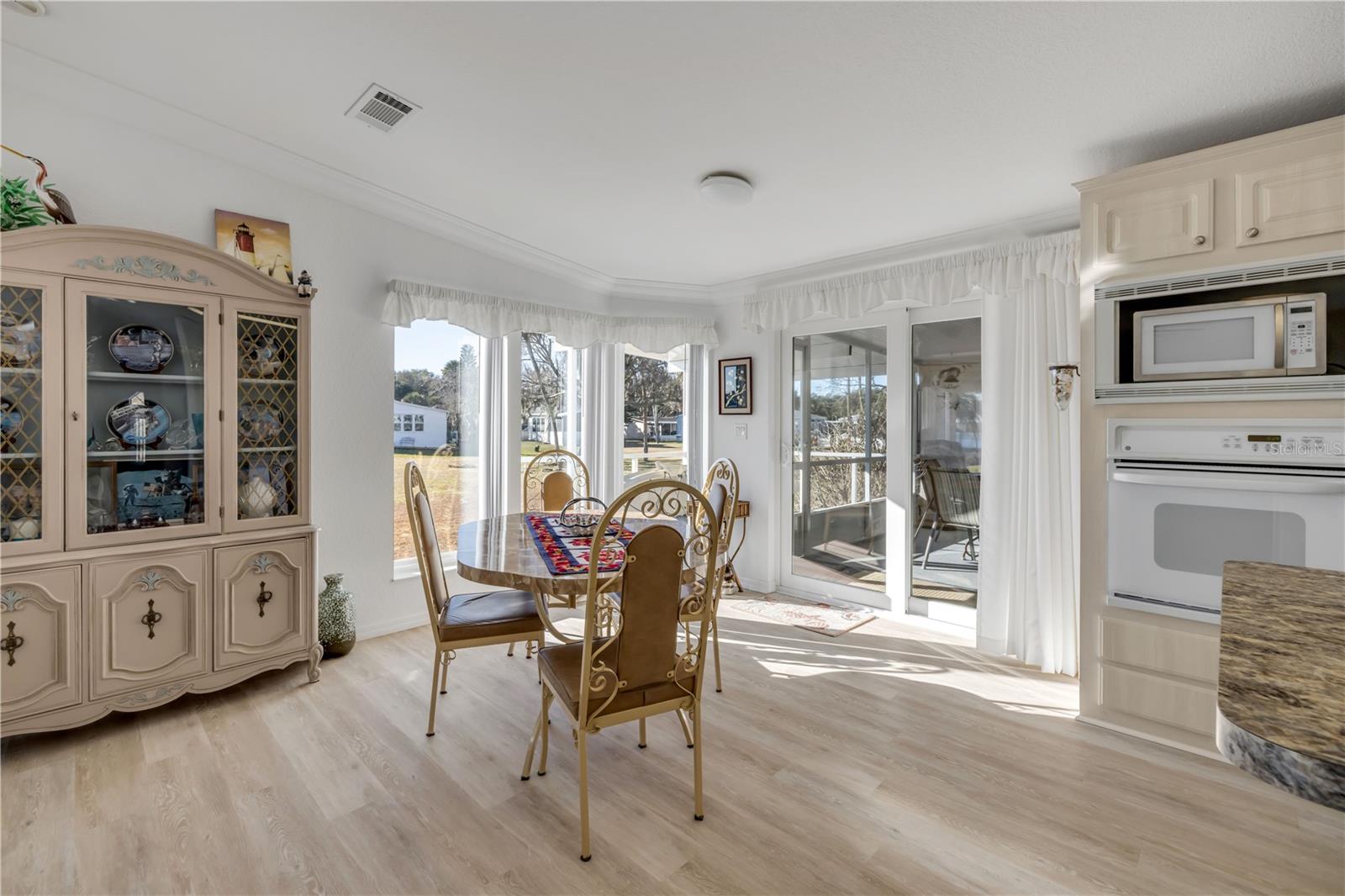 GOLDEN BAY COLONY PH 01 - Residential