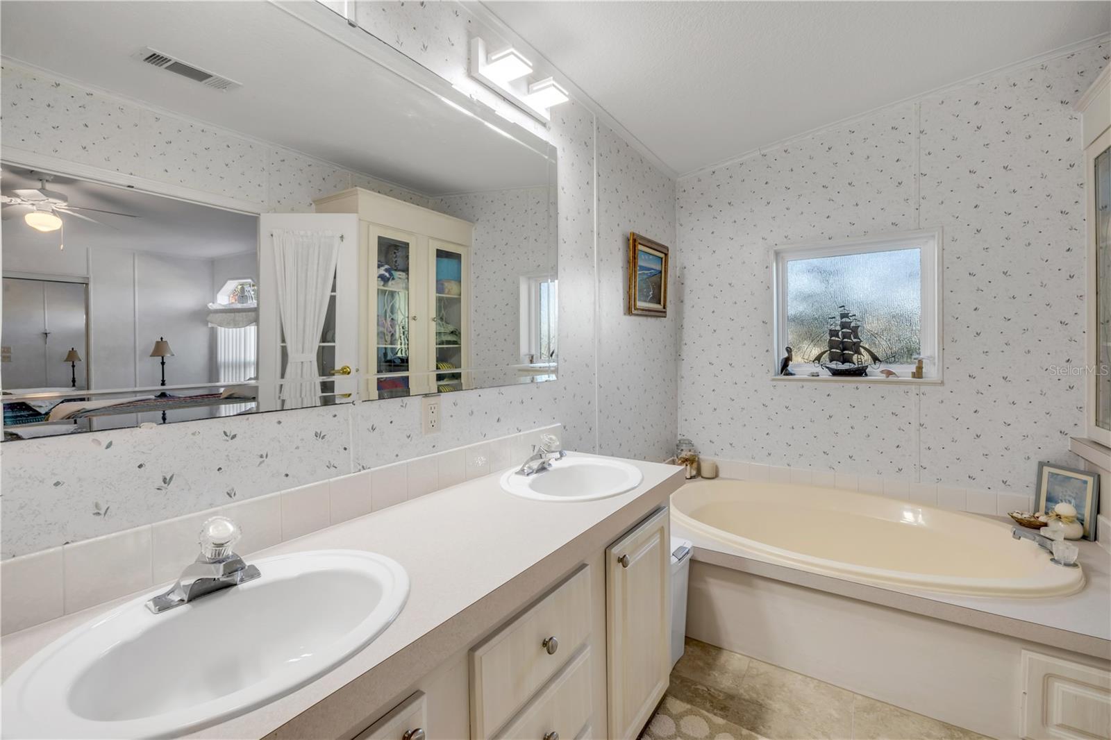 GOLDEN BAY COLONY PH 01 - Residential