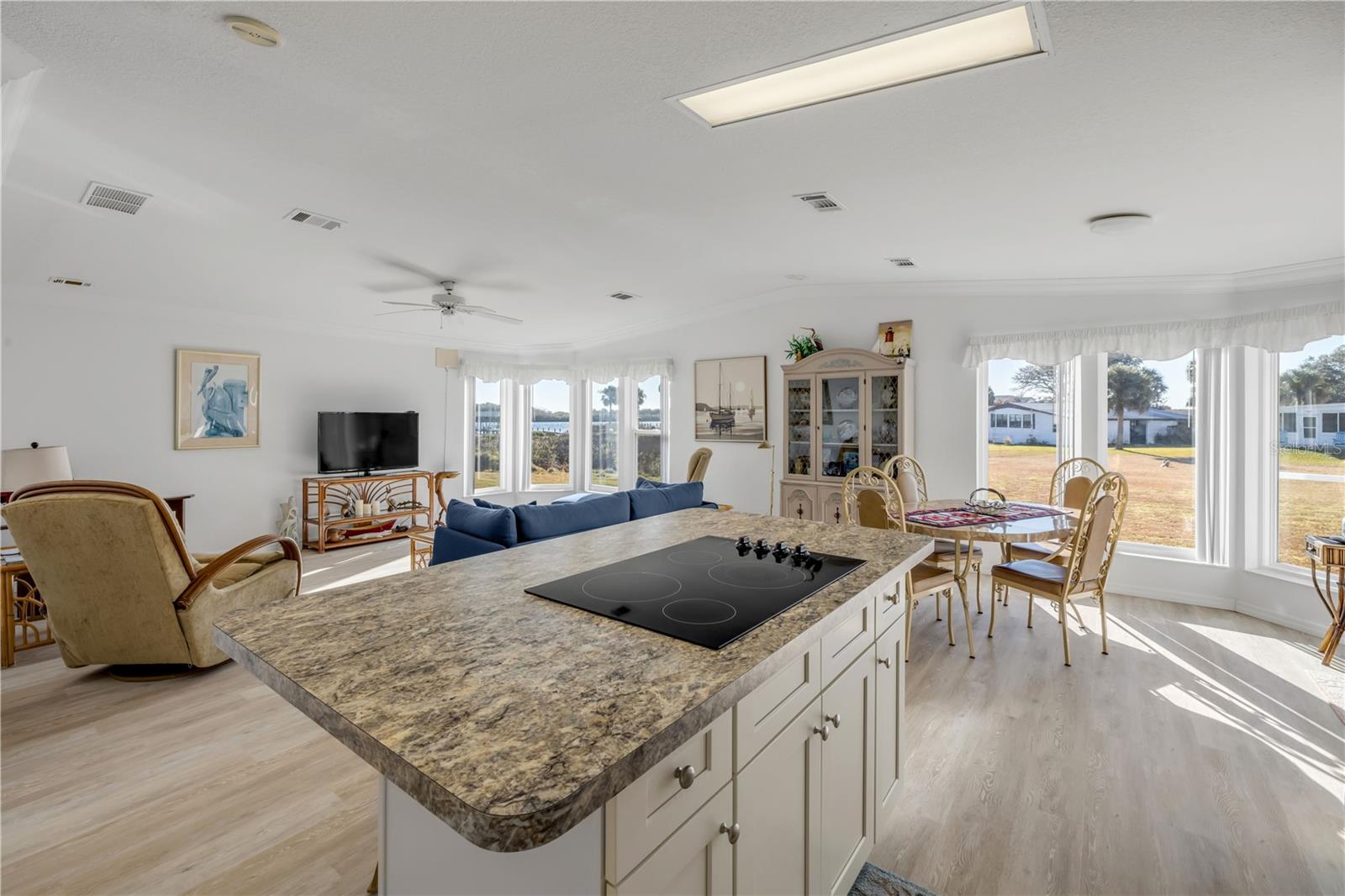 GOLDEN BAY COLONY PH 01 - Residential