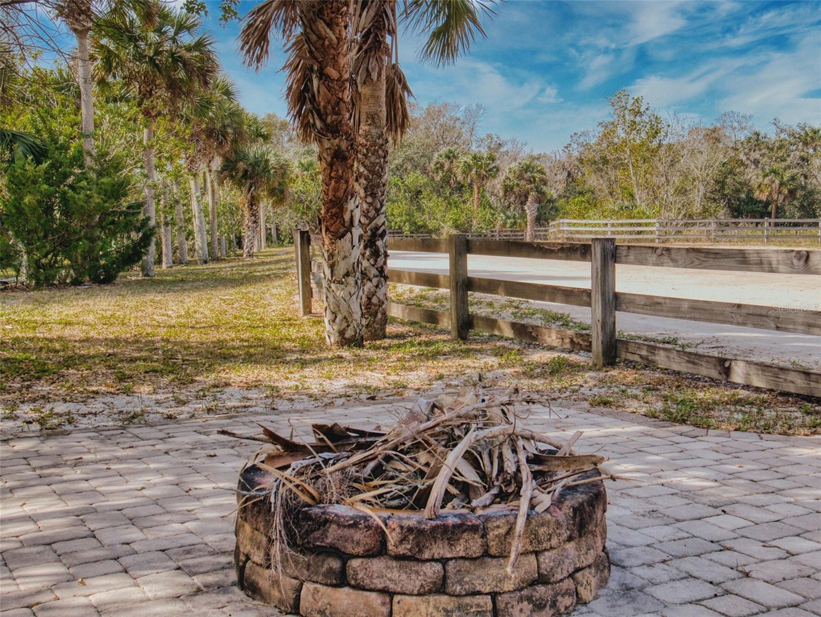 GOLDEN BAY COLONY PH 01 - Residential