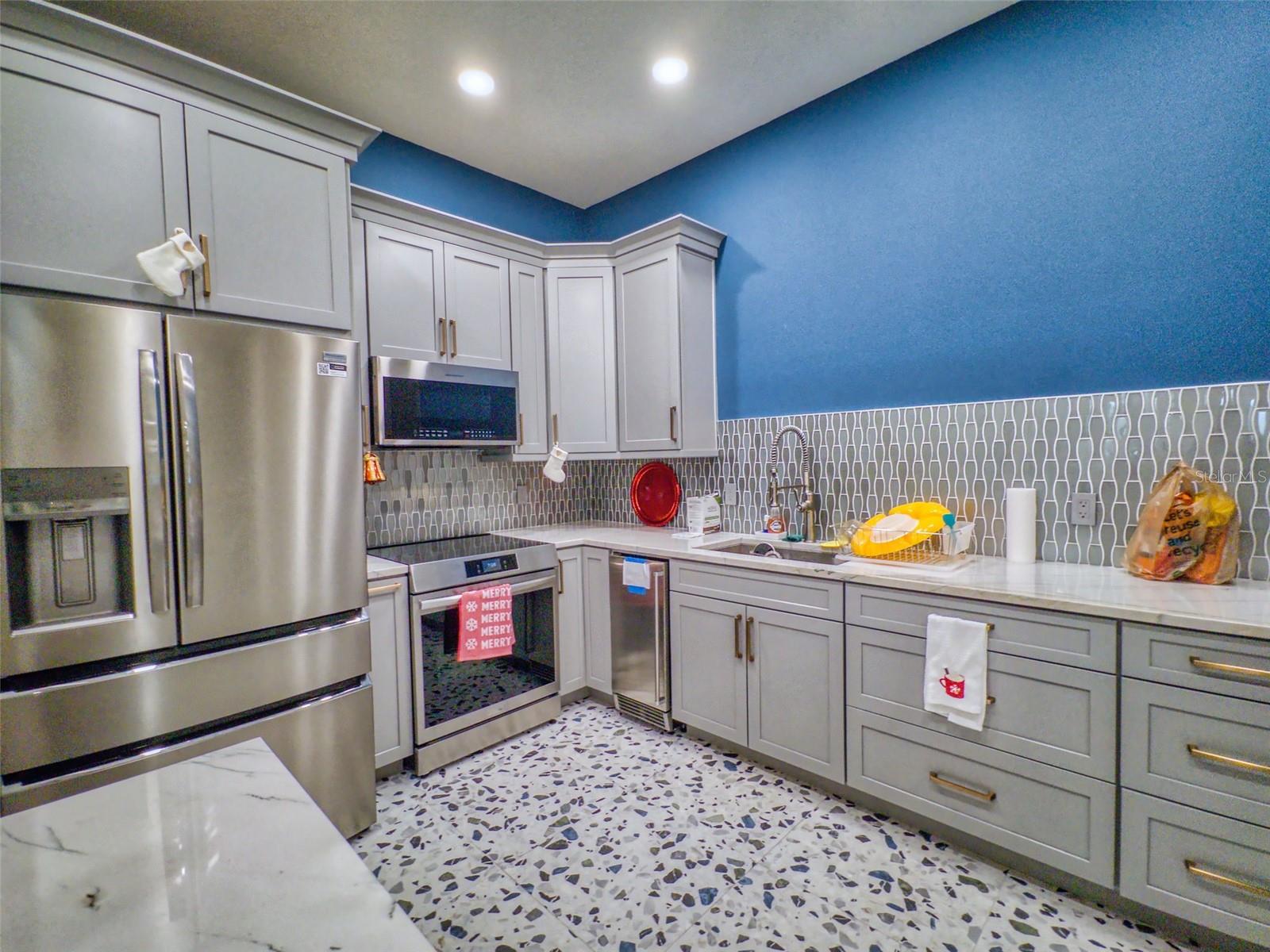 GOLDEN BAY COLONY PH 01 - Residential