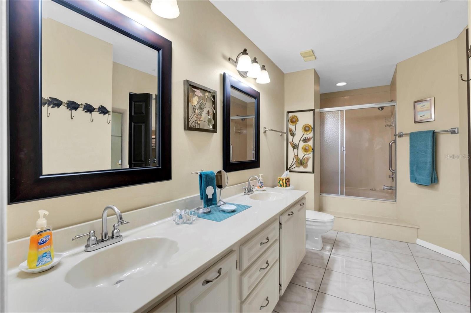 VISTA VERDE - Residential