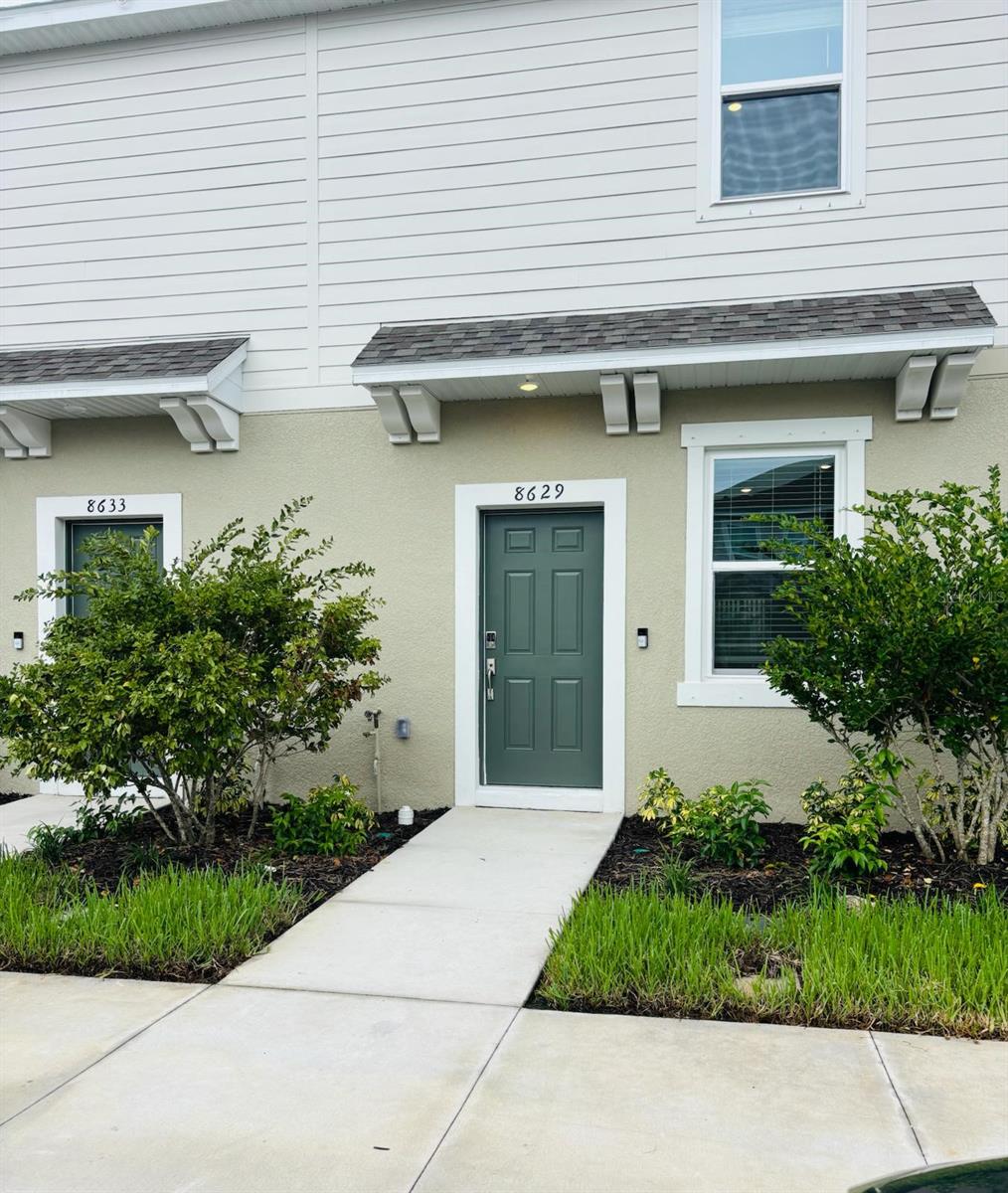 Beautiful 2-Story Townhouse for Rent in Prime Sarasota Location
Welcome to your new home in the heart of Sarasota! This spacious and well-maintained 2-story townhouse offers 2 bedrooms, 2 full bathrooms, and a convenient half bath — perfect for comfortable living and entertaining. With an open floor plan, the bright and airy living room flows seamlessly into the dining area, creating an inviting space for relaxing or hosting guests.
The kitchen is a true highlight, featuring beautiful solid wood cabinets, sleek stone countertops, and modern appliances included for your convenience. Whether you're cooking a quick meal or preparing a family dinner, this kitchen has everything you need.
Upstairs, both bedrooms offer ample space and privacy, each with access to a full bathroom. The layout is ideal for roommates, small families, or anyone looking for extra room to spread out.
Located near top-rated schools, major roads, shopping centers, and restaurants, this home provides easy access to everything Sarasota has to offer. Enjoy the perfect balance of convenience and comfort in a well-connected neighborhood.
Don’t miss out on this opportunity — schedule your showing today and make this wonderful townhouse your next home!