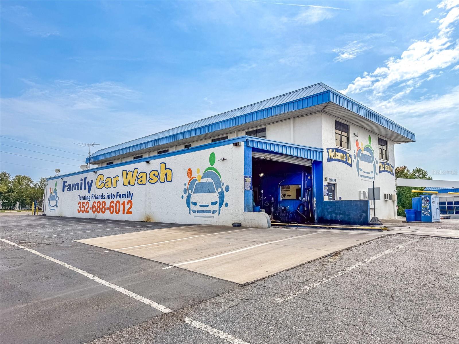 1108 COMMERCIAL WAY