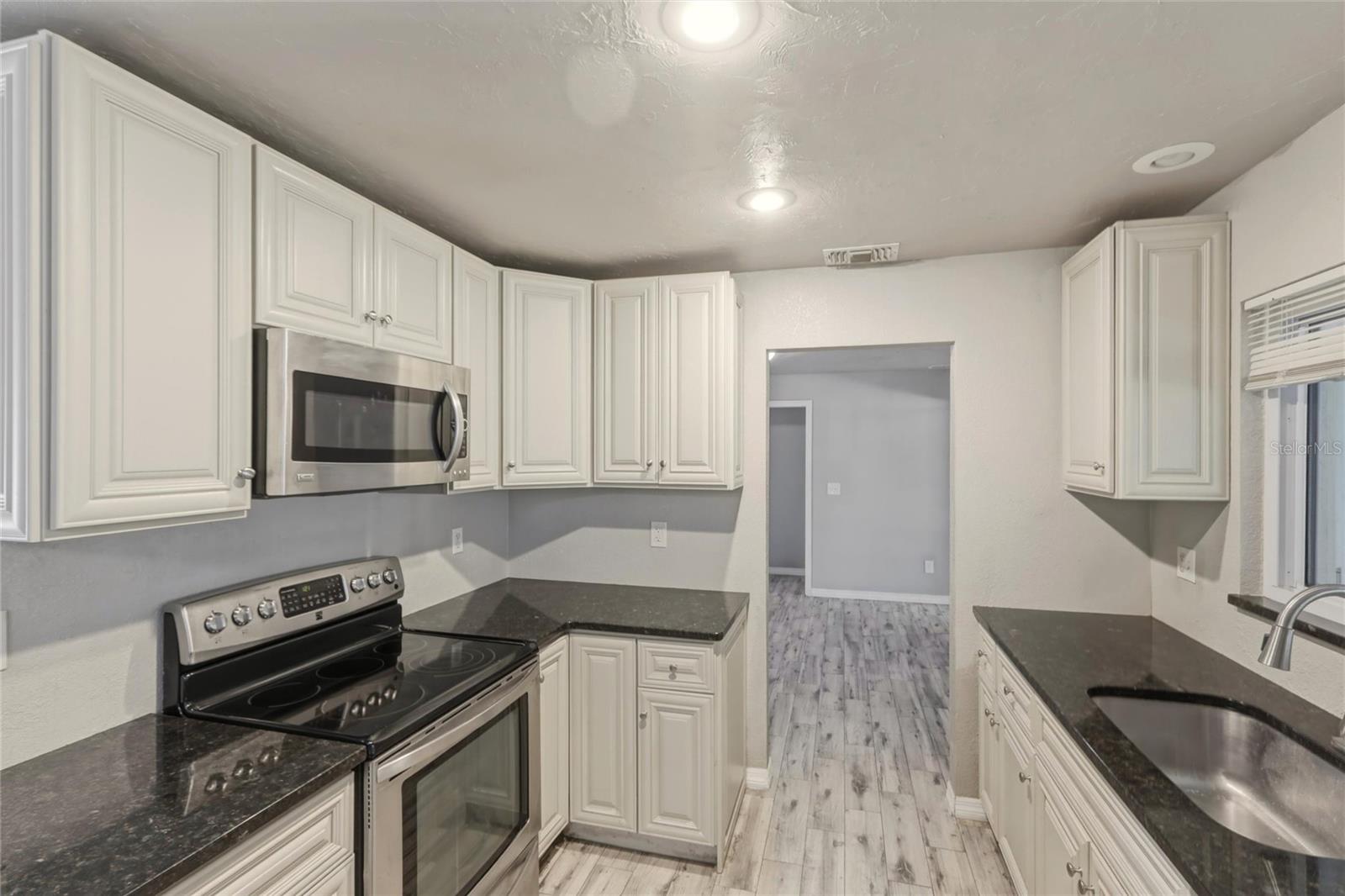 WHITFIELD COUNTRY CLUB HTS 5 - Residential