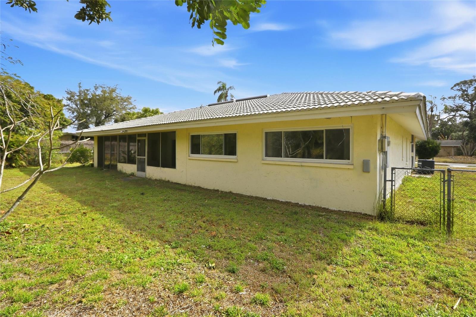 WHITFIELD COUNTRY CLUB HTS 5 - Residential