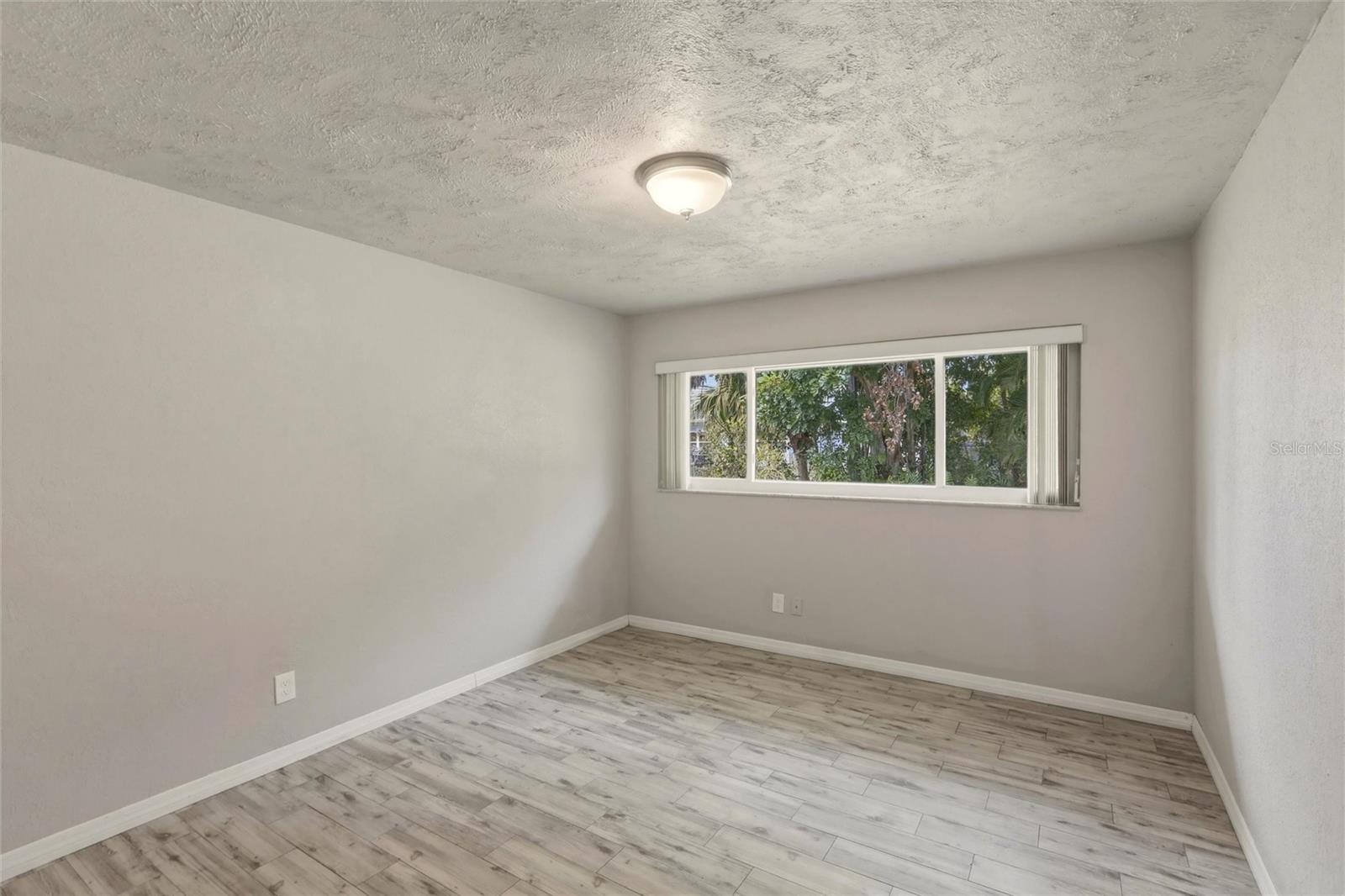 WHITFIELD COUNTRY CLUB HTS 5 - Residential