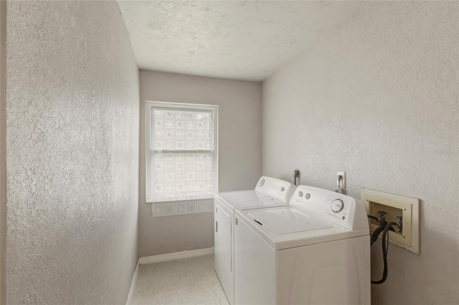 WHITFIELD COUNTRY CLUB HTS 5 - Residential