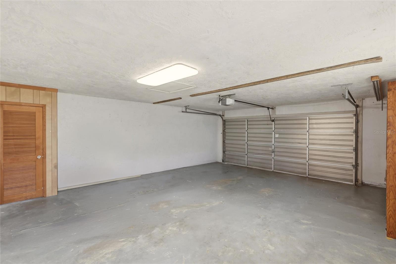 WHITFIELD COUNTRY CLUB HTS 5 - Residential