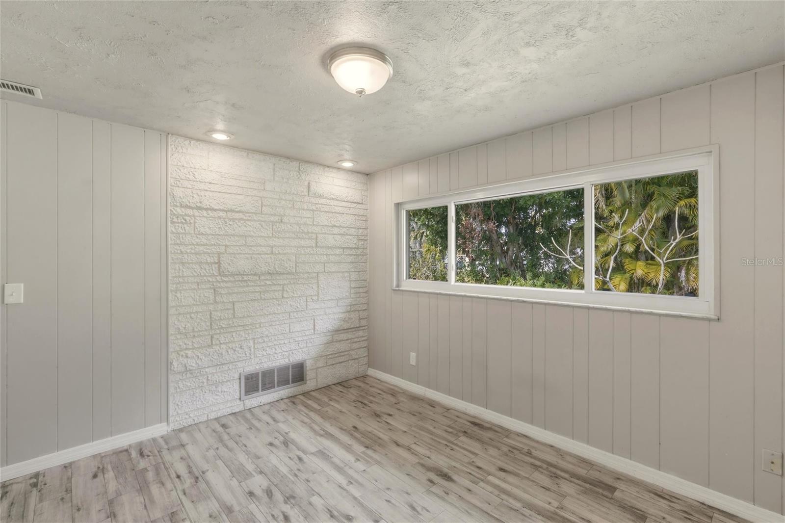 WHITFIELD COUNTRY CLUB HTS 5 - Residential