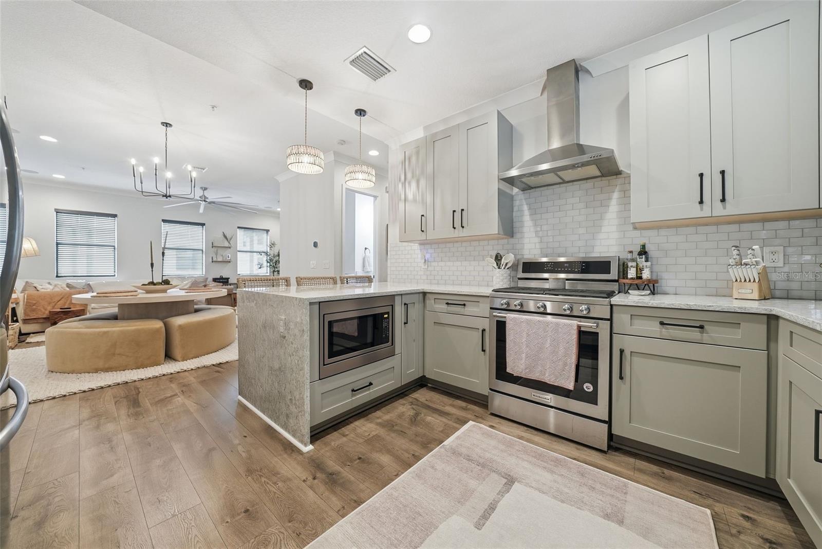 WESTSHORE VILLAGE TWNHMS - Residential