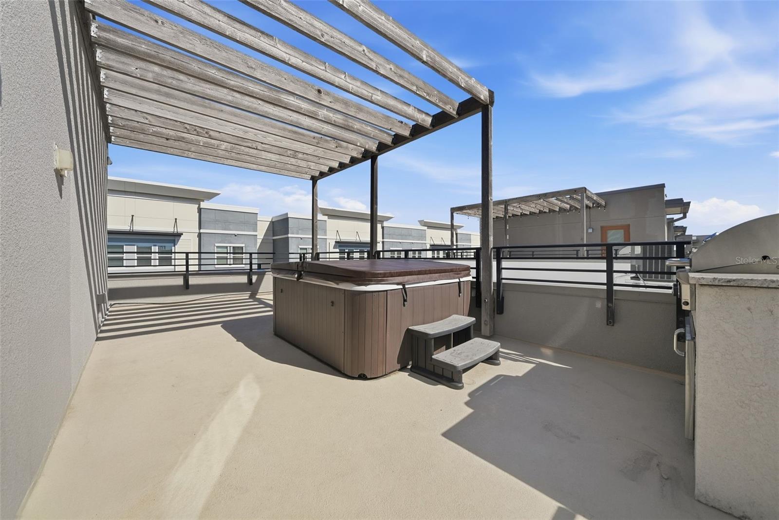 WESTSHORE VILLAGE TWNHMS - Residential