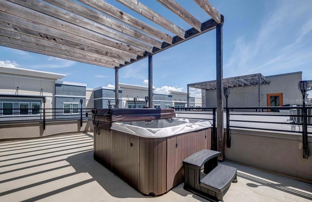 WESTSHORE VILLAGE TWNHMS - Residential