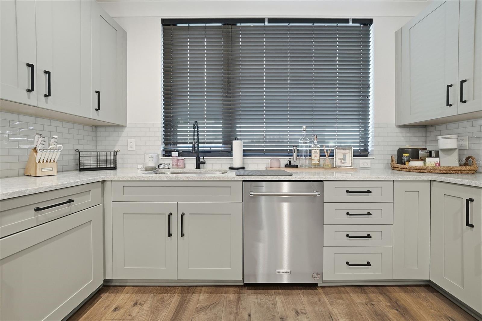 WESTSHORE VILLAGE TWNHMS - Residential