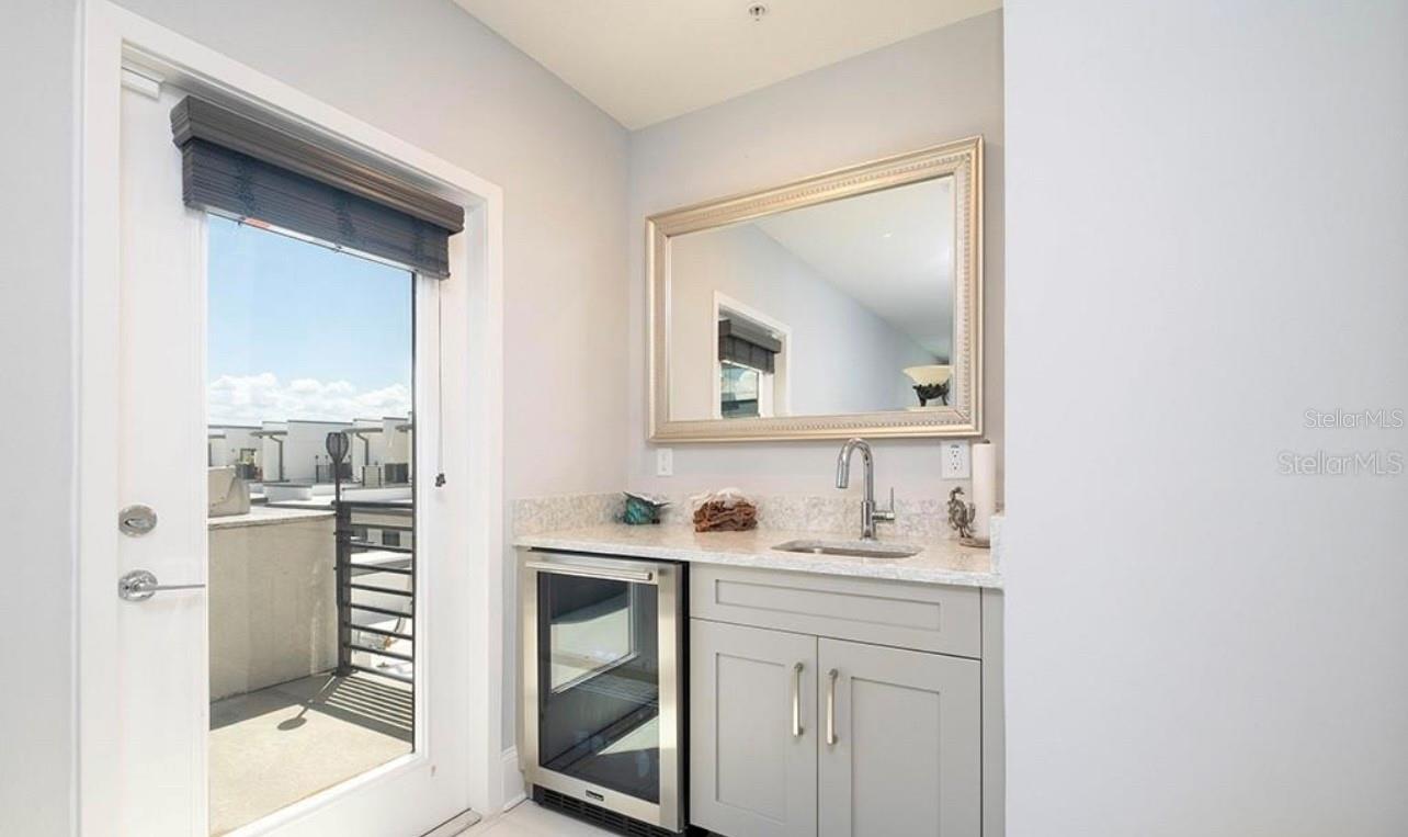 WESTSHORE VILLAGE TWNHMS - Residential