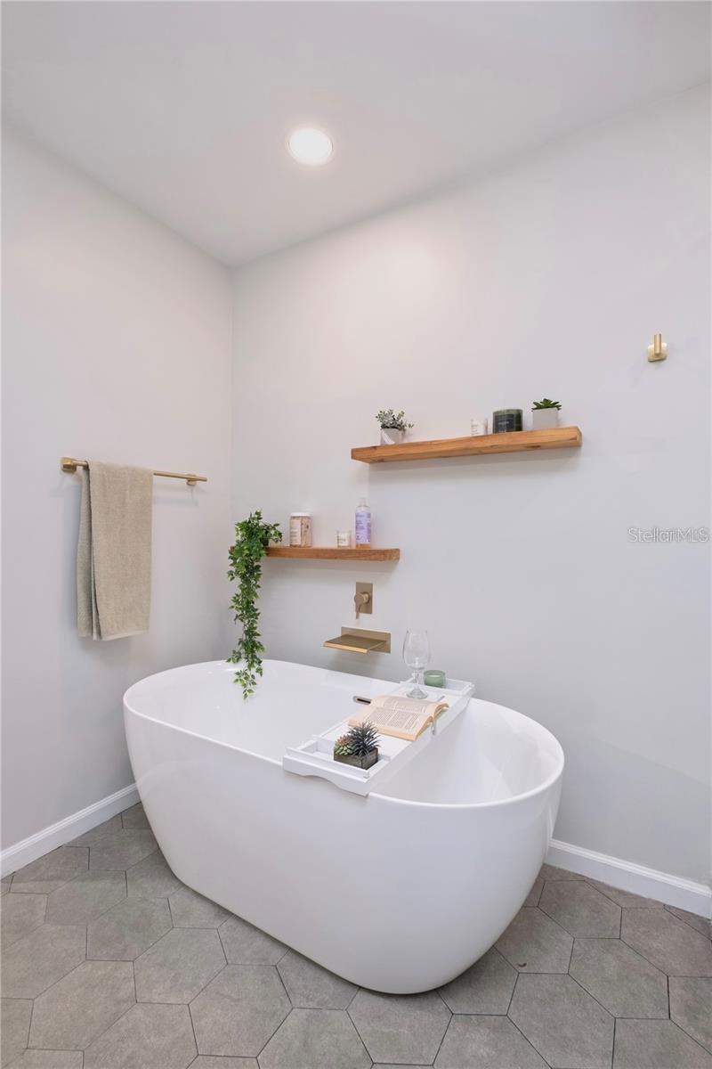 THOMAS D L SUB - Residential Lease