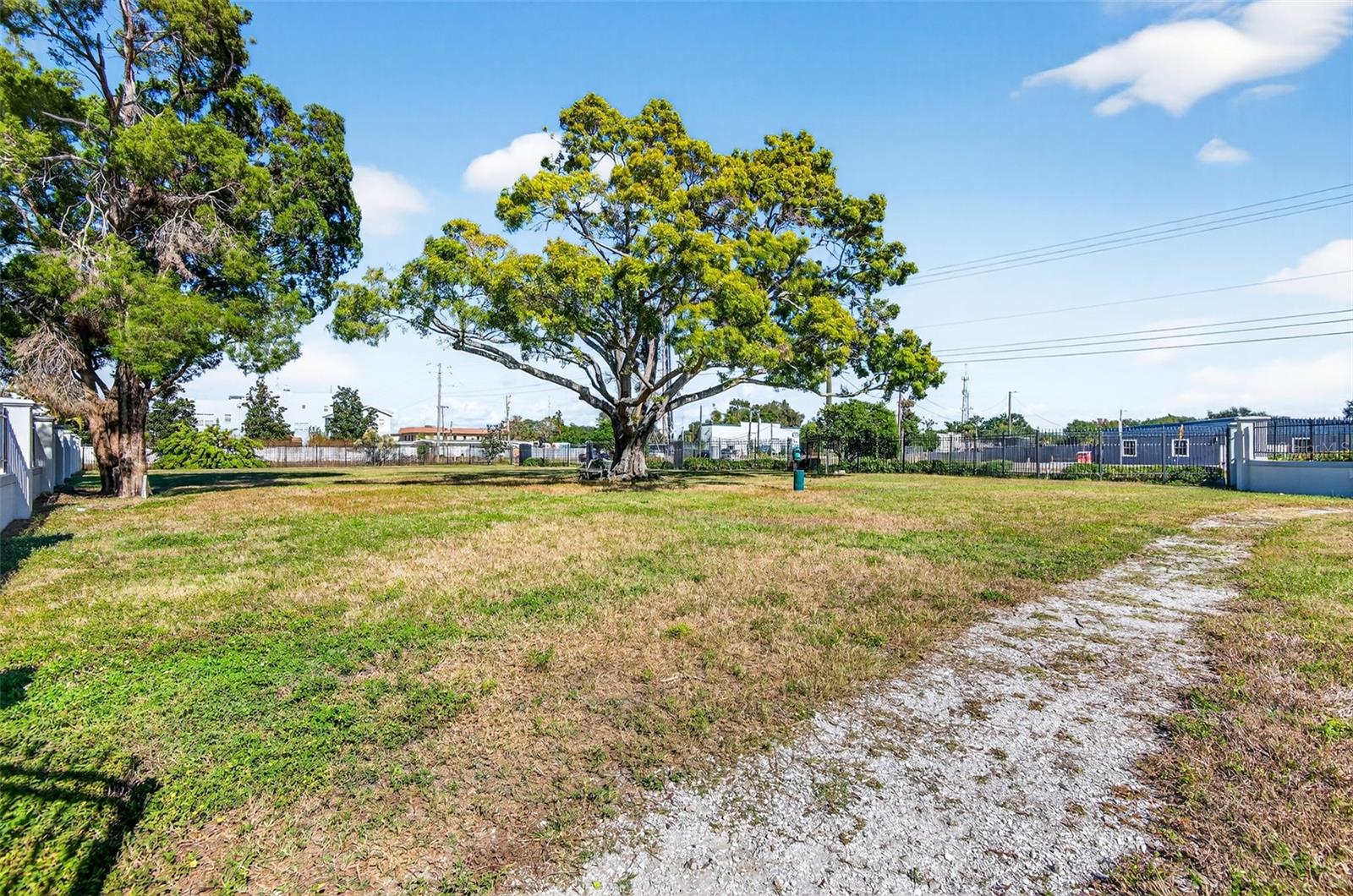 LEGACY PARK TWNHMS - Residential