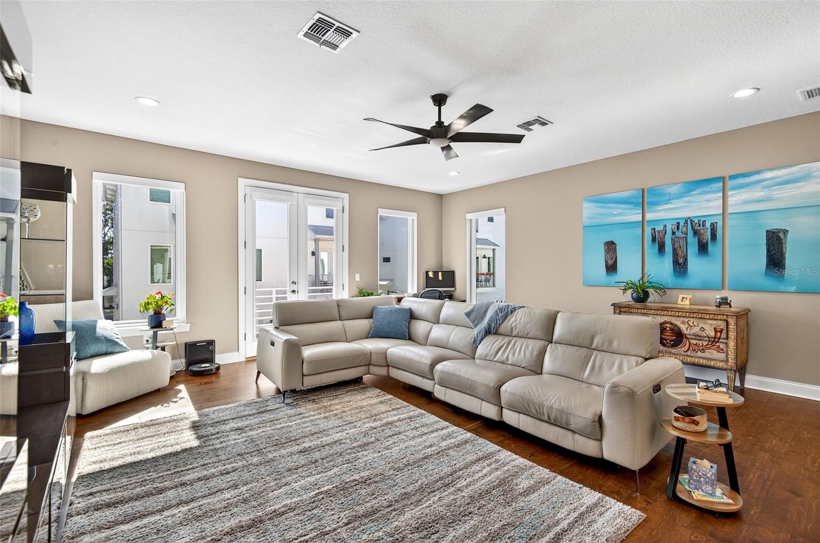 LEGACY PARK TWNHMS - Residential