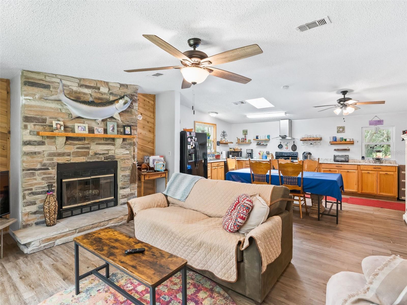 COUNTRYSIDE LAKES - Residential