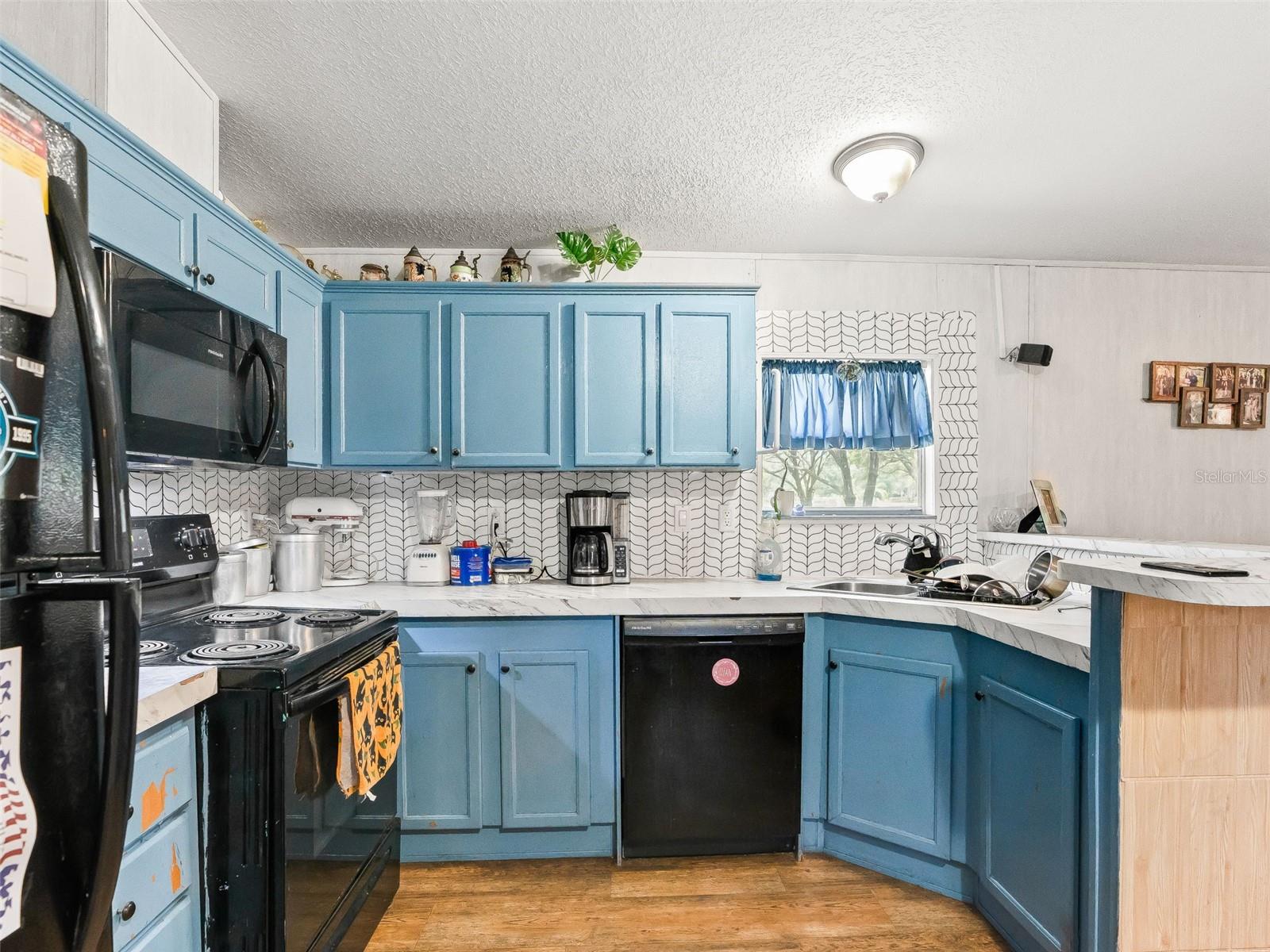 COUNTRYSIDE LAKES - Residential