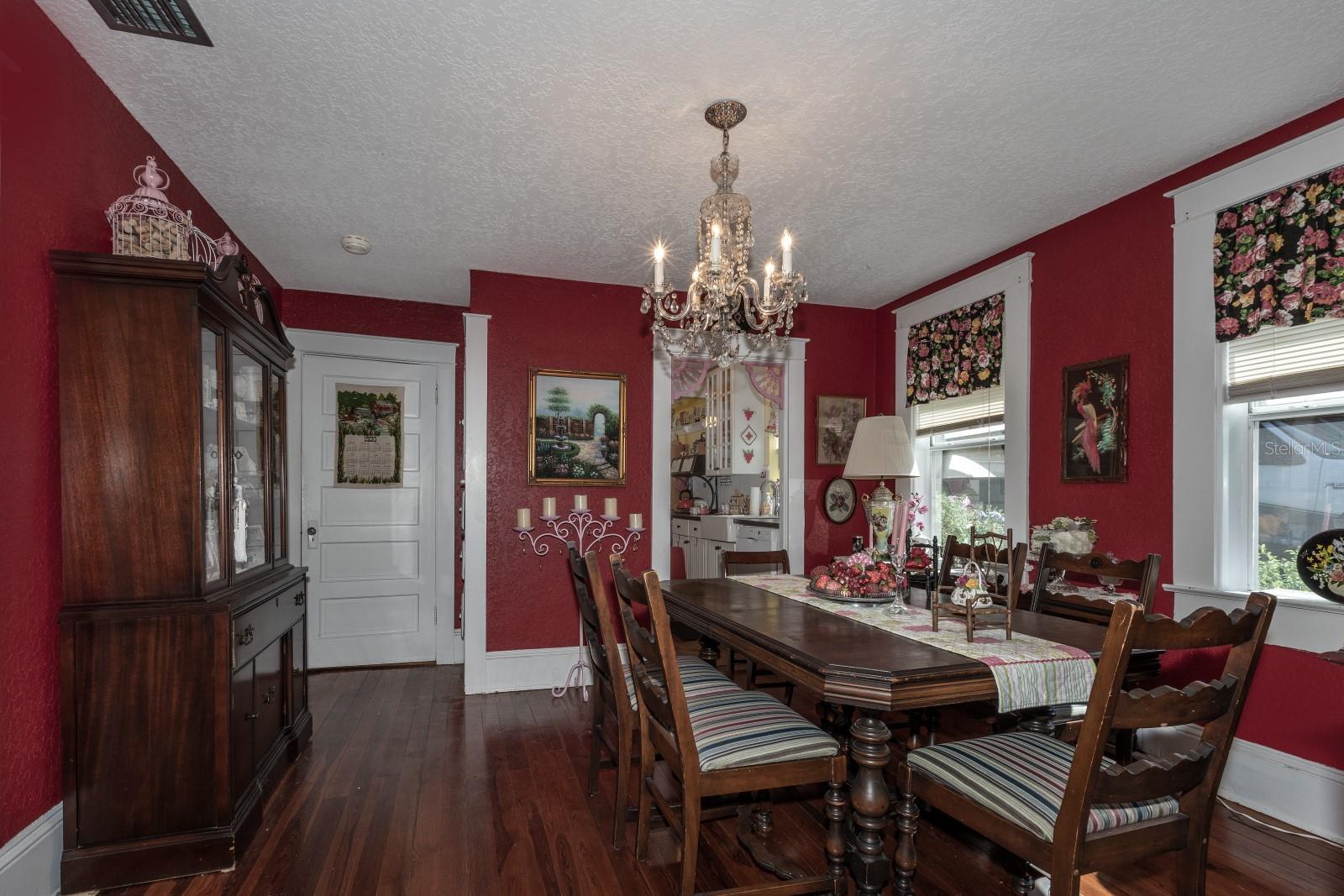 MOUNT DORA DICKERMAN SUB - Residential Lease