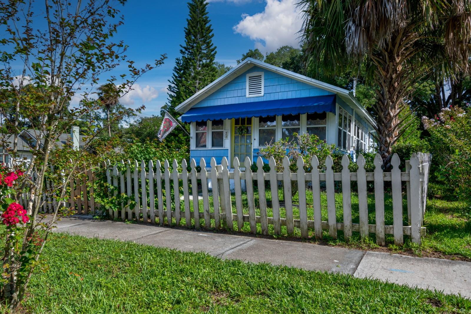Very cute Mount Dora cottage located in the Historic District. Only a few blocks from the center of town this one is special! Full of antiques and collectibles this piece of Mount Dora history could be your home for a few months while exploring all Mount Dora has for you. 2 Bedrooms and remodeled bath with shower, enclosed front porch, elegant dining room, period living room and kitchen that appears to be from days gone-by but is modern. Back yard is fenced and private awaiting your pleasure and enjoyment. Washer and dryer are housed in the detached garage and everything you will need has been provided. Simply bring yourself and toothbrush and be ready to relax and be a part of what everyone is talking about..."Somewhere Special"