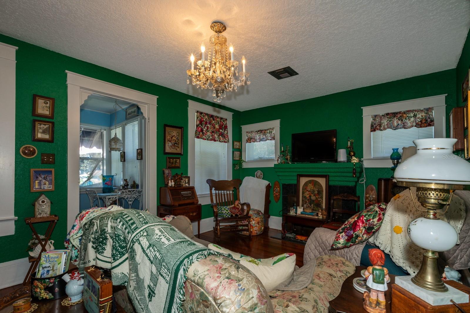 MOUNT DORA DICKERMAN SUB - Residential Lease