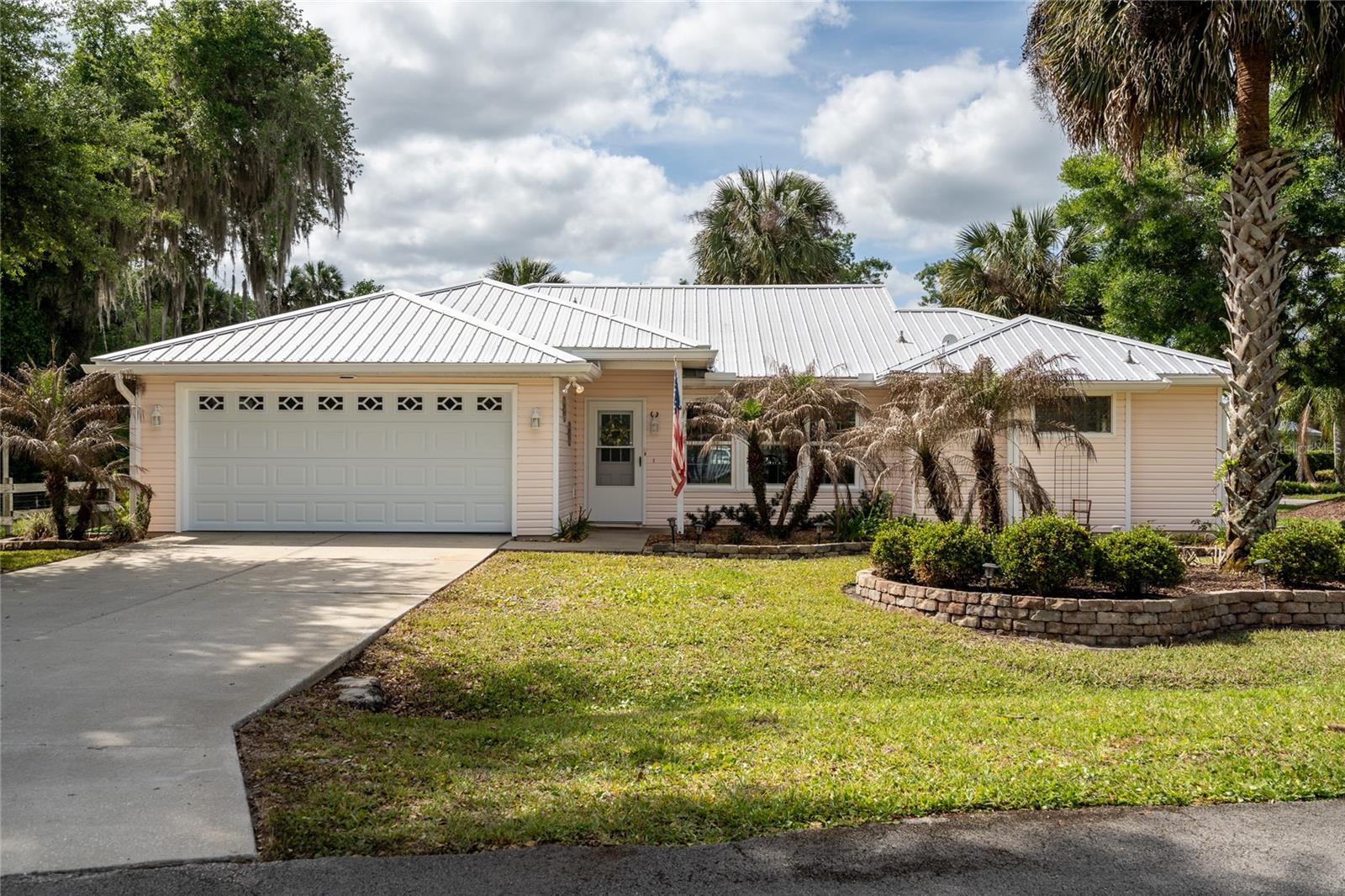 QUAIL HOLLOW ON THE RIVER - Residential