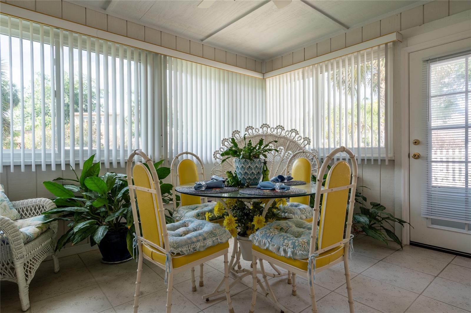 QUAIL HOLLOW ON THE RIVER - Residential