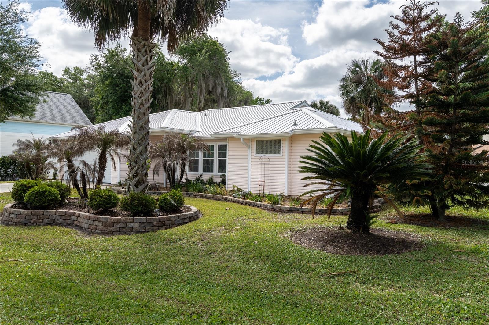 QUAIL HOLLOW ON THE RIVER - Residential