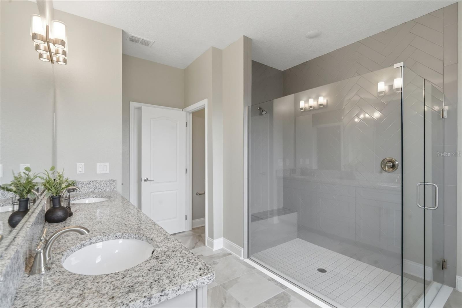 RIVIERA BELLA UN 5 - Residential