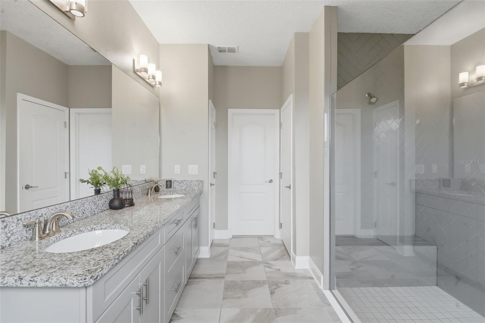 RIVIERA BELLA UN 5 - Residential