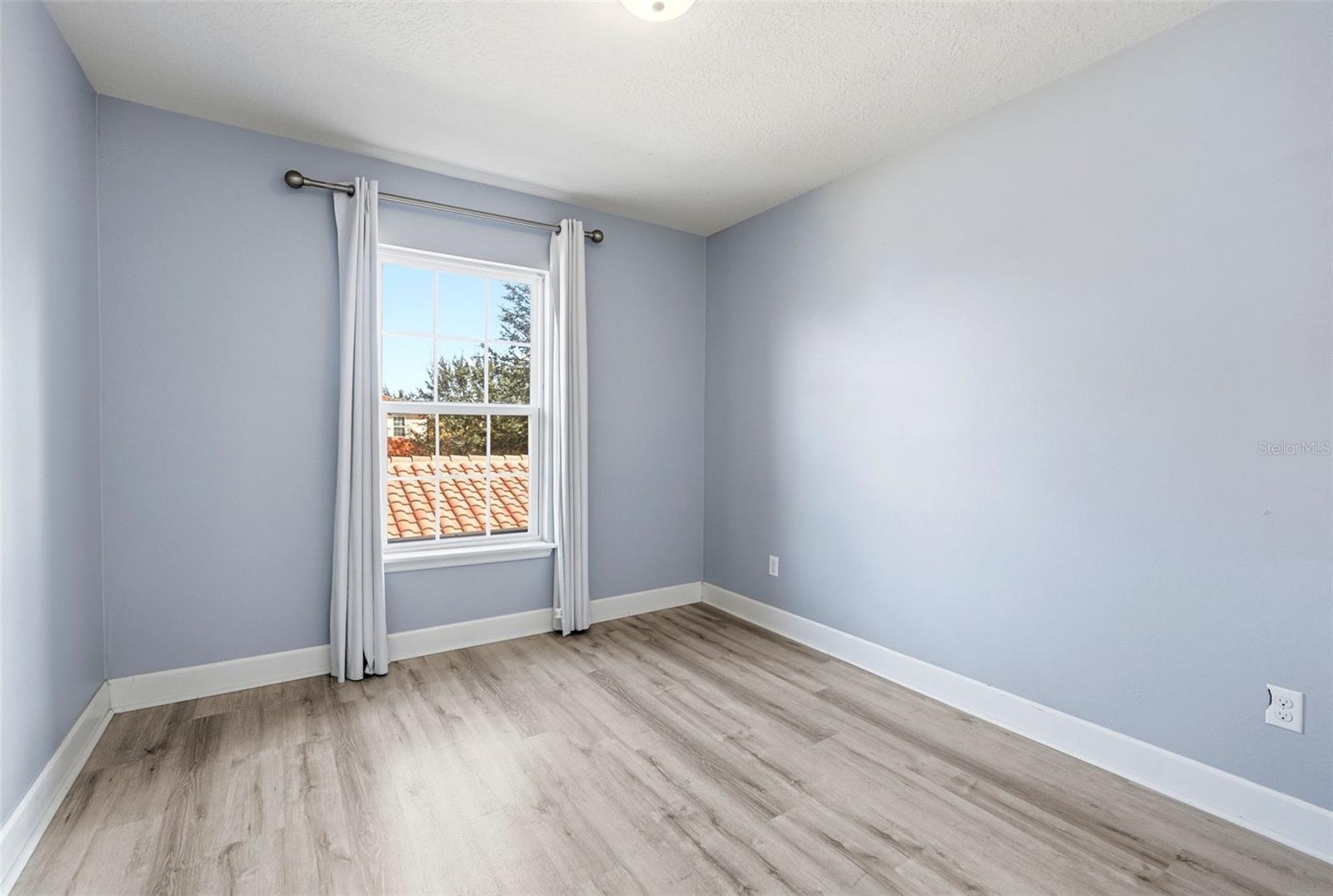 VILLAGEWALK/LK NONAD - Residential Lease